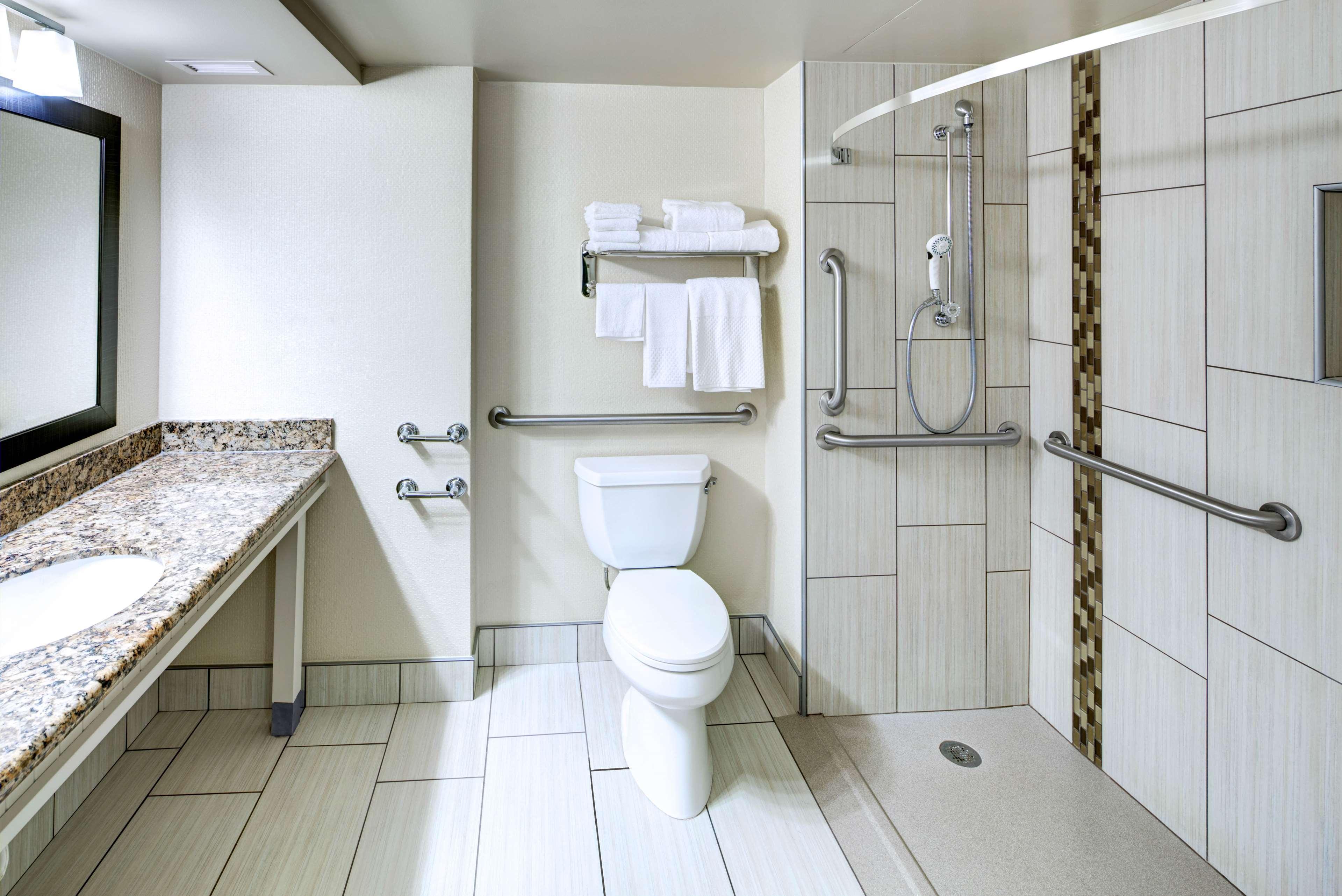 Doubletree By Hilton Madison Downtown Hotel Ngoại thất bức ảnh